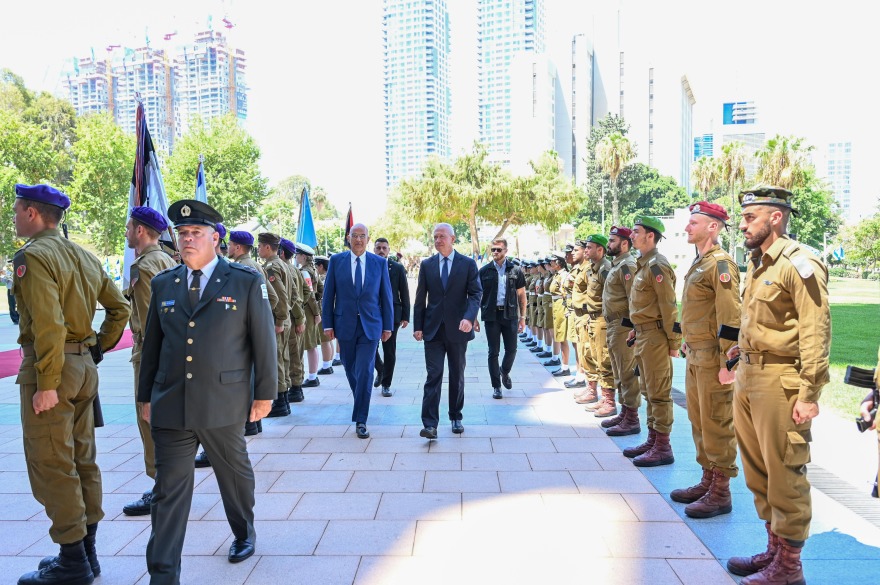 Οικοδομούμε αμυντικό οικοσύστημα στα πρότυπα του Ισραηλινού, είπε ο Δένδιας με τον Γκάλαντ