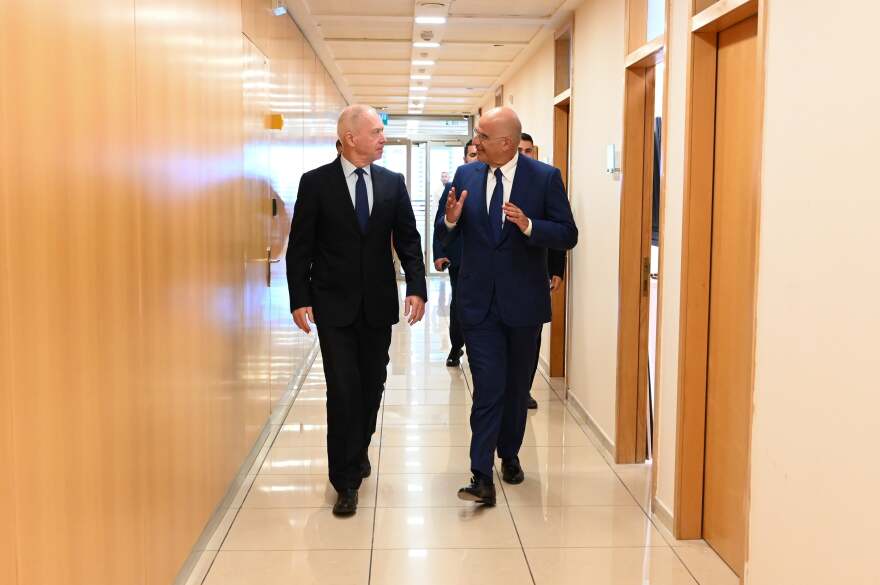 Οικοδομούμε αμυντικό οικοσύστημα στα πρότυπα του Ισραηλινού, είπε ο Δένδιας με τον Γκάλαντ