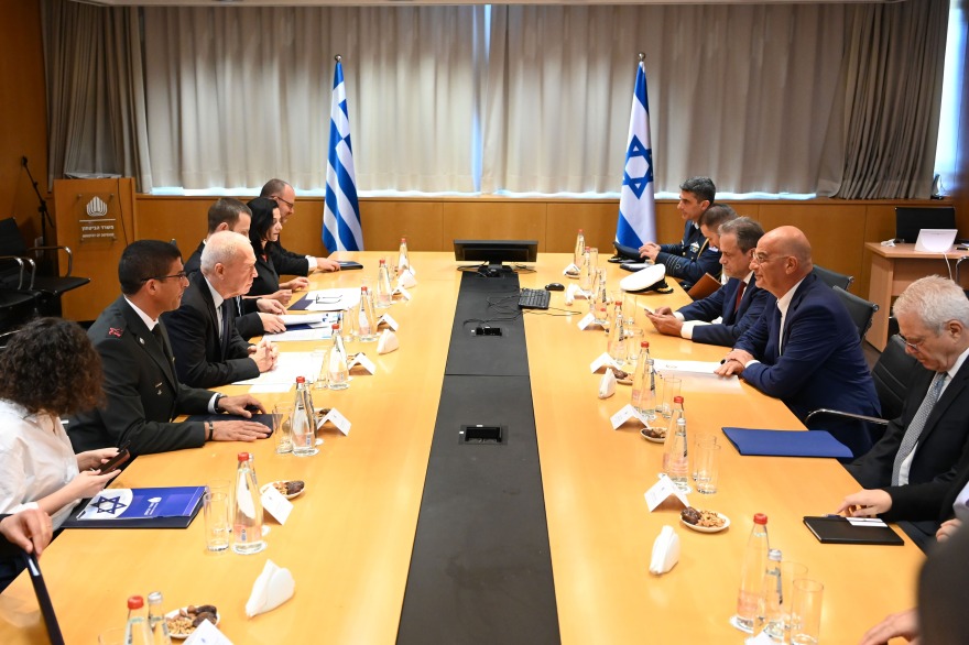 Οικοδομούμε αμυντικό οικοσύστημα στα πρότυπα του Ισραηλινού, είπε ο Δένδιας με τον Γκάλαντ