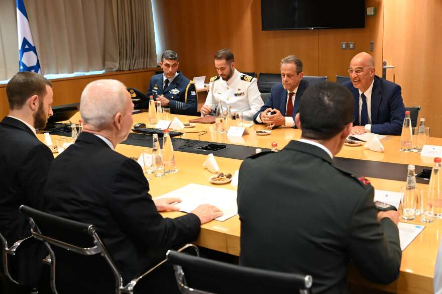 Οικοδομούμε αμυντικό οικοσύστημα στα πρότυπα του Ισραηλινού, είπε ο Δένδιας με τον Γκάλαντ