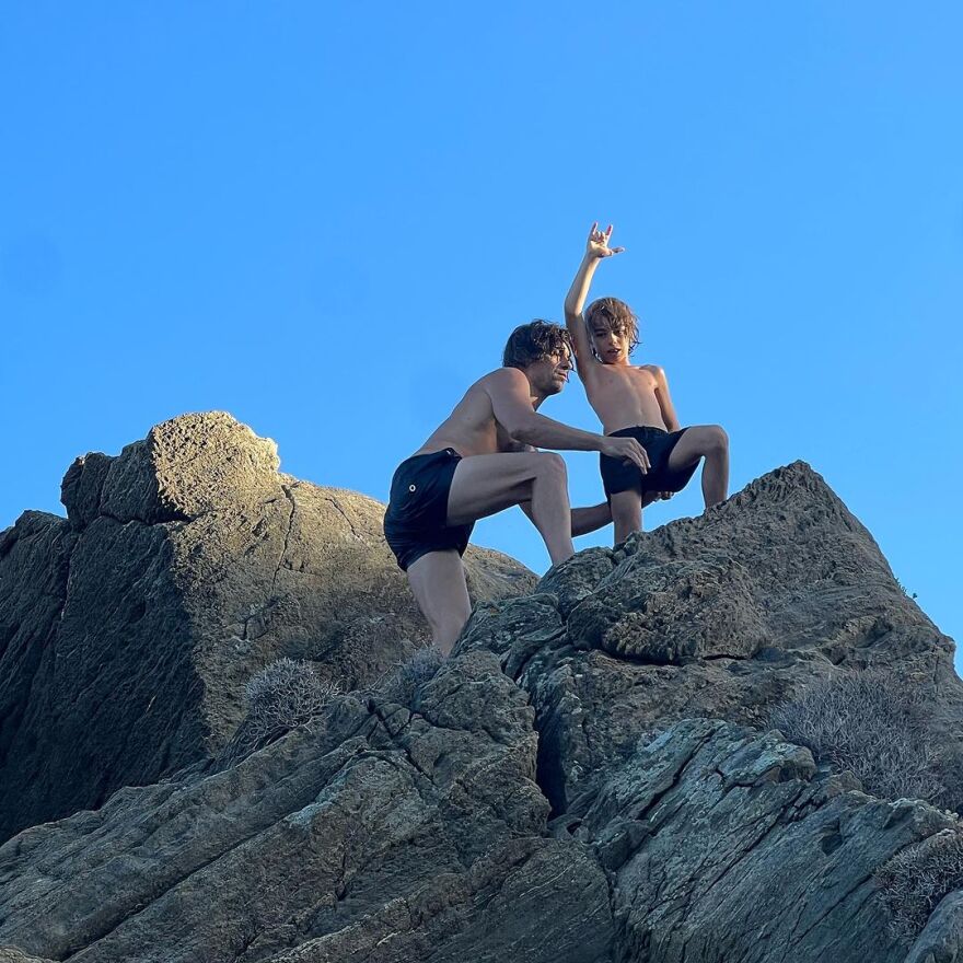 Αποστόλης Τότσικας: Ποζάρει με μαγιό για τη σύζυγό του - Δείτε φωτογραφίες