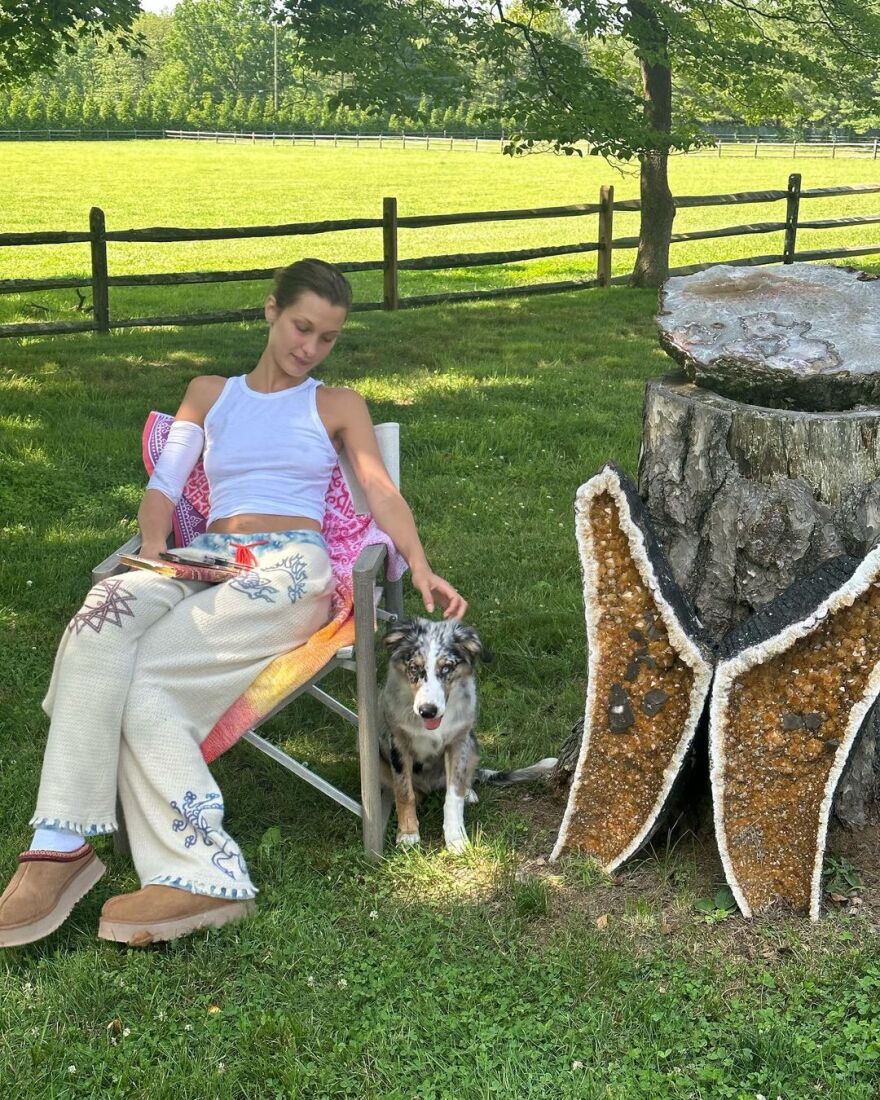 Μπέλα Χαντίντ: Καταβεβλημένη και με σωληνάκια στις φωτογραφίες από την περίοδο της θεραπείας της