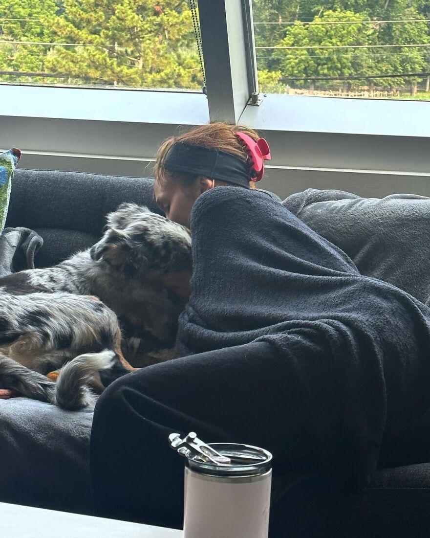 Μπέλα Χαντίντ: Καταβεβλημένη και με σωληνάκια στις φωτογραφίες από την περίοδο της θεραπείας της