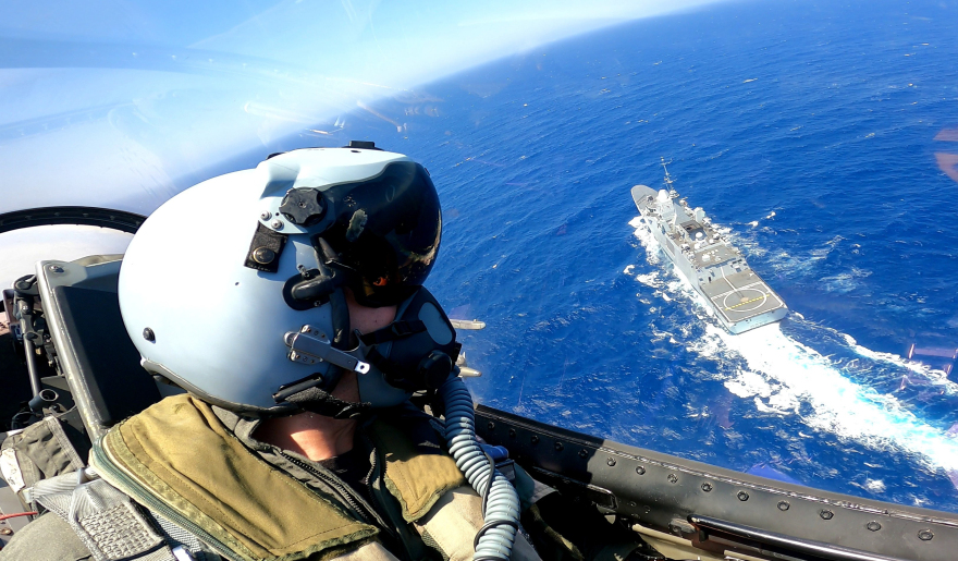 Αλλαγές για τους στρατεύσιμους: Μαζί με τη θητεία παίρνεις δίπλωμα τεχνικού (και ένα τάμπλετ σε κάθε φαντάρο)