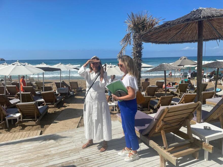 Κίνημα της Πετσέτας - Κέρκυρα: 5 μαγαζιά είχαν κάνει παράνομη κατάληψη με ομπρελοκαθίσματα σε παραλίες - Δείτε βίντεο