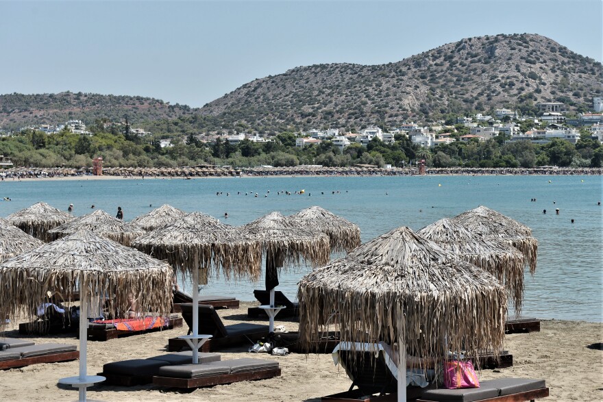 Κίνημα της πετσέτας: Η Ανάβυσσος «έπαθε Πάρο» - Οδοιπορικό στις παραλίες της Αττικής