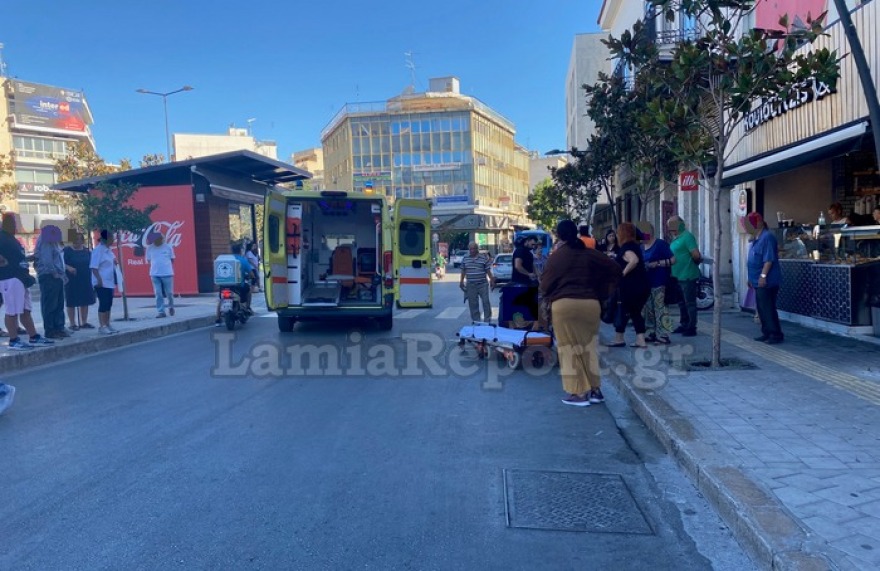 Λαμία: Όχημα που οδηγούσε ηλικιωμένος παρέσυρε πεζή, χτύπησε μηχανάκι διανομέα και εξαφανίστηκε