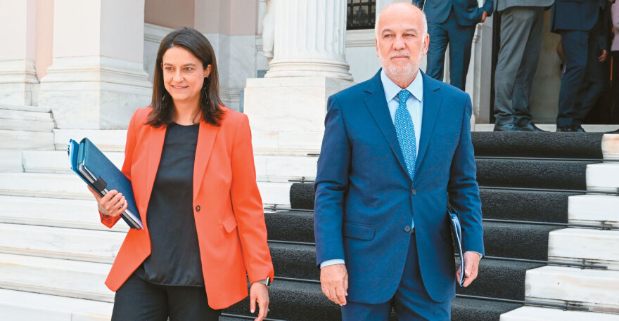 Τα νομοσχέδια που έρχονται: Υπηρεσίες one step, μη κρατικά ΑΕΙ και γάμος ομόφυλων ζευγαριών