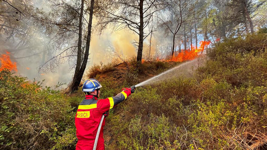 Φωτιά στη Ρόδο -  Συγκινεί η ζωγραφιά κοριτσιού για τους Σλοβάκους πυροσβέστες: «Σας ευχαριστώ που βάλατε τα δυνατά σας» 