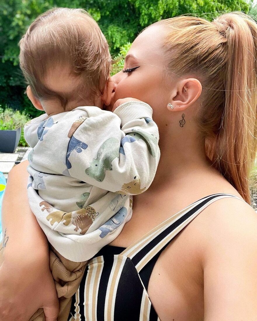 Λάουρα Νάργες: Η ανάρτηση για τα γενέθλιά της και οι Χρήστου Σαντικάι - Δείτε φωτογραφίες