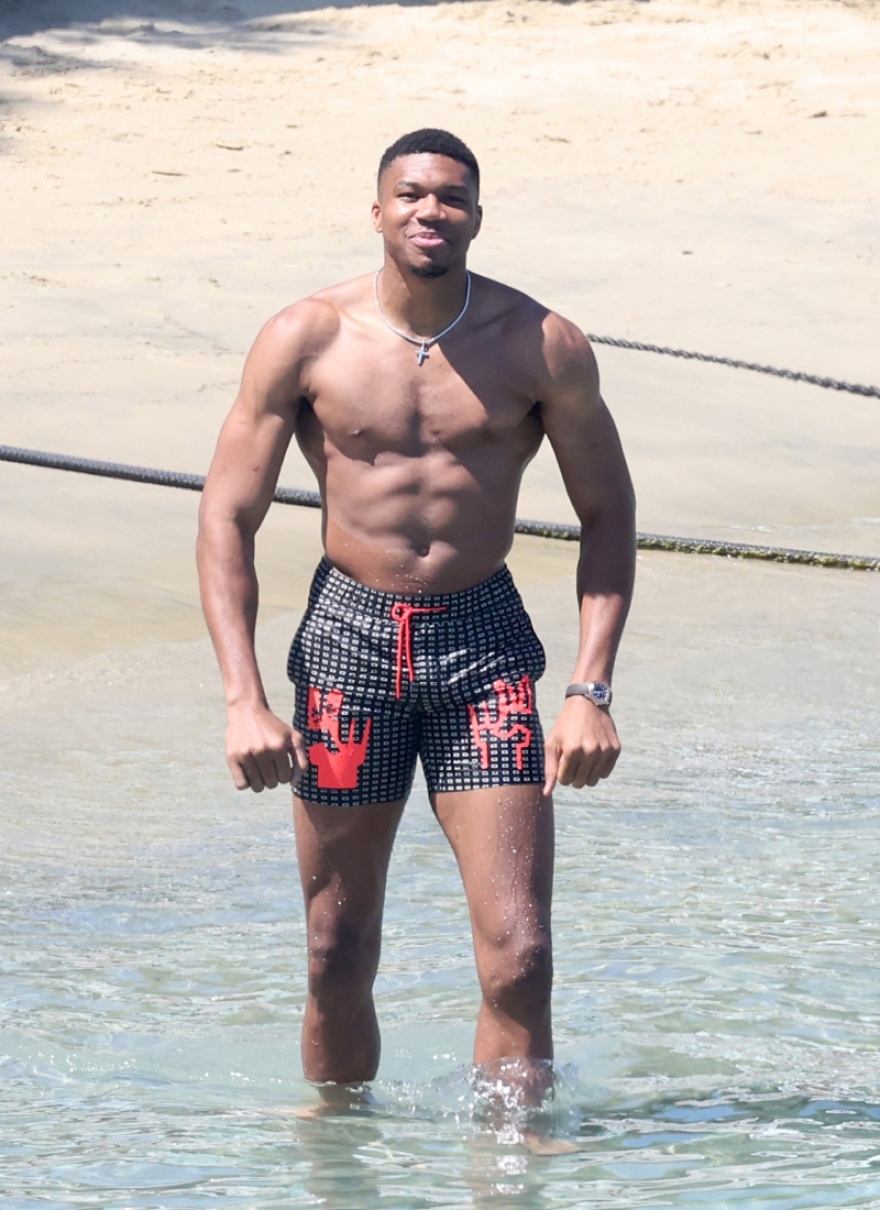 Αντετοκούνμπο: Οι διακοπές των αδερφών στη Μύκονο - Δείτε φωτογραφίες