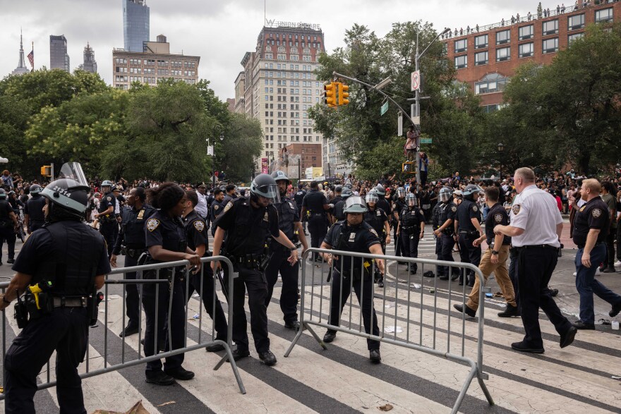 Η σκοτεινή πλευρά των infuencers - Πώς ένα «giveaway» για Playstation προκάλεσε χάος και αναρχία στο Μανχάταν