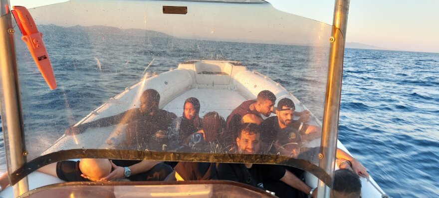 Λέσβος: Επιχείρηση εντοπισμού και διάσωσης 14 μεταναστών στην περιοχή του Πλωμαρίου