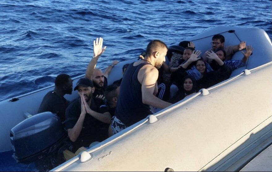 Λέσβος: Επιχείρηση εντοπισμού και διάσωσης 14 μεταναστών στην περιοχή του Πλωμαρίου