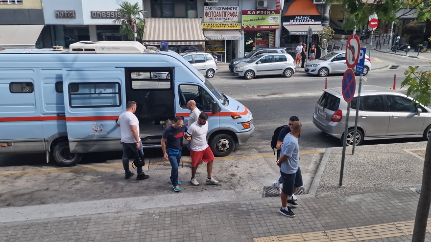 Θεσσαλονίκη: Κακουργηματική δίωξη στον 27χρονο διανομέα που γρονθοκόπησε τον 50χρονο 