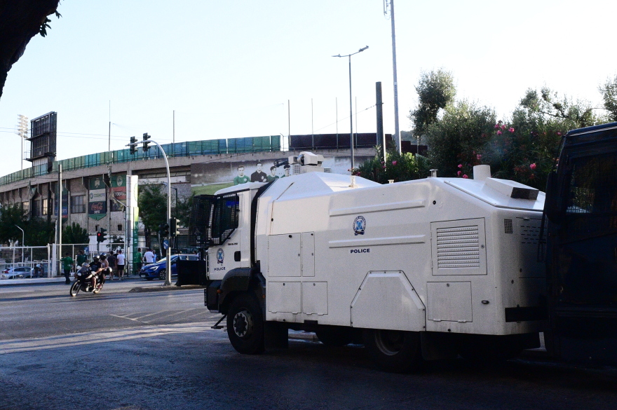 Τρεις συλλήψεις έξω από το γήπεδο της Λεωφόρου - Επιστράτευσαν ακόμα και την αύρα της ΕΛ.ΑΣ