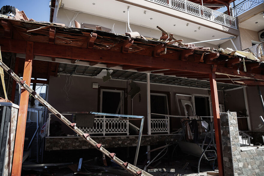 Η έκρηξη στον Ασπρόπυργο ισοπέδωσε σπίτια και αυτοκίνητα - Δείτε φωτογραφίες