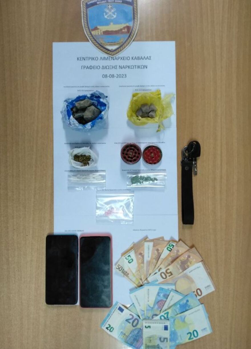 Καβάλα: Πήγαν να ταξιδέψουν με πλοίο αλλά ο «Θορ» μύρισε τα ναρκωτικά στις αποσκευές τους - Δείτε φωτογραφίες