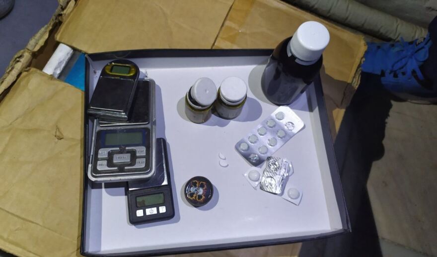 Καβάλα: Πήγαν να ταξιδέψουν με πλοίο αλλά ο «Θορ» μύρισε τα ναρκωτικά στις αποσκευές τους - Δείτε φωτογραφίες