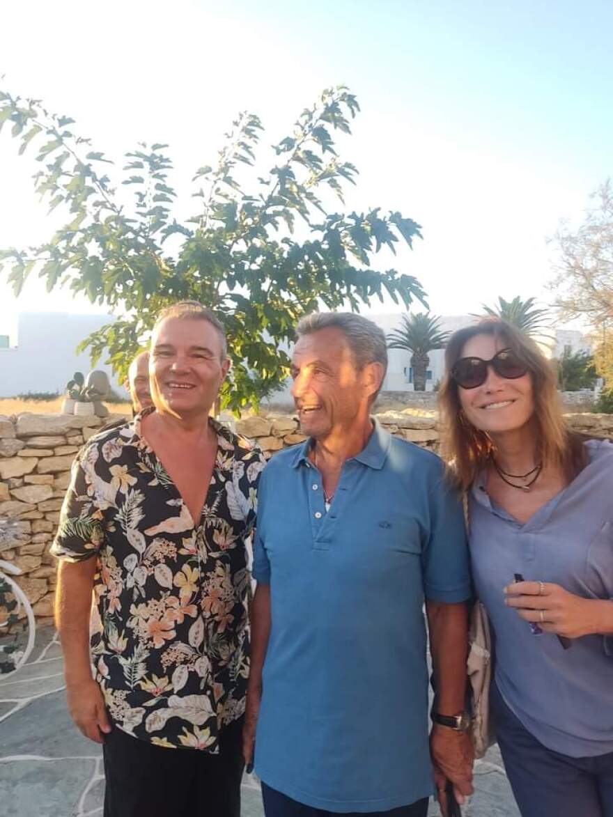 Κάρλα Μπρούνι: Το βίντεο από τις διακοπές στη Φολέγανδρο - «Όλα έχουν να κάνουν με τα πόδια»