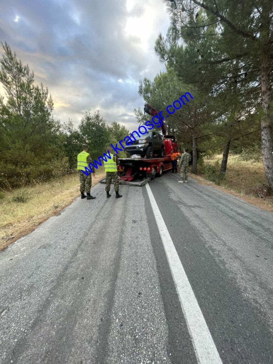 Θεσσαλονίκη: Στρατιωτικό τζιπ έπεσε πάνω σε δέντρο - Ελαφρά τραυματίας ο οδηγός