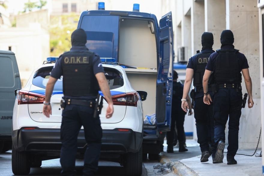 Νέα Φιλαδέλφεια: Στον Εισαγγελέα οδηγούνται οι 94 Κροάτες χούλιγκαν - Ψάχνουν άλλους 50 σε όλη τη χώρα