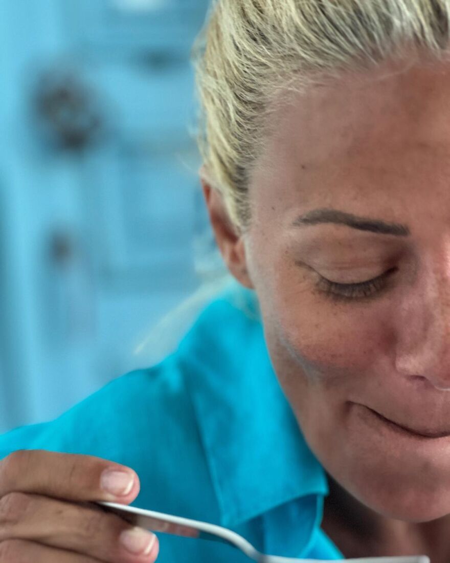 Ζέτα Μακρυπούλια: Η στιγμή που πάει να φάει καρπούζι αλλά ο Νίκος Μουτσινάς δεν την αφήνει - Φωτογραφίες