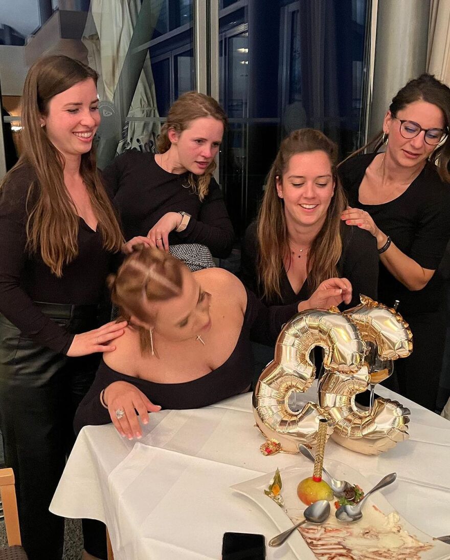 Λάουρα Νάργες: Γιόρτασε τα 33α γενέθλιά της στη Γερμανία με τον γιο της - Δείτε φωτογραφίες