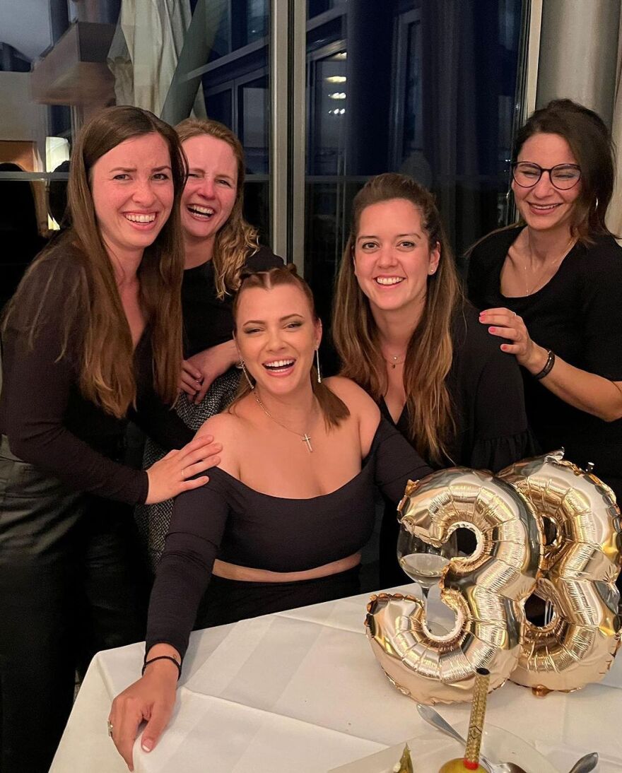 Λάουρα Νάργες: Γιόρτασε τα 33α γενέθλιά της στη Γερμανία με τον γιο της - Δείτε φωτογραφίες