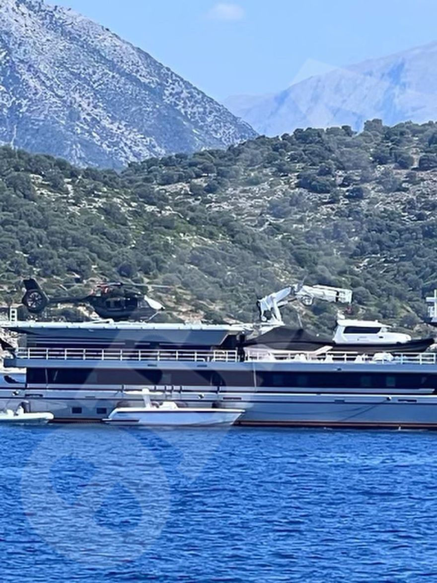 Τζεφ Μπέζος: Το «βοηθητικό» σκάφος αξίας 75 εκατ. δολαρίων κάνει βόλτες στην Ιθάκη - Δείτε φωτογραφίες