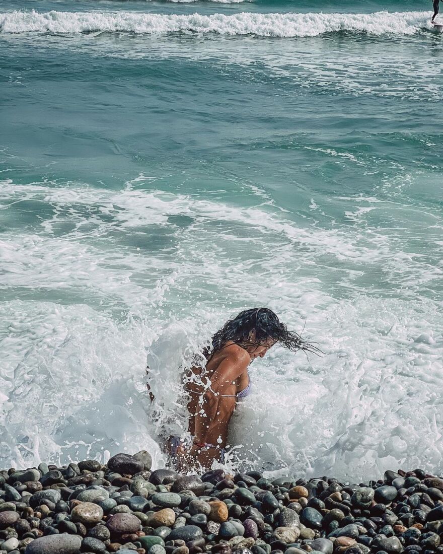 Ευγενία Σαμαρά: Αγκαλιά με ένα μωρό Αλπακά στο Περού - Δείτε φωτογραφίες