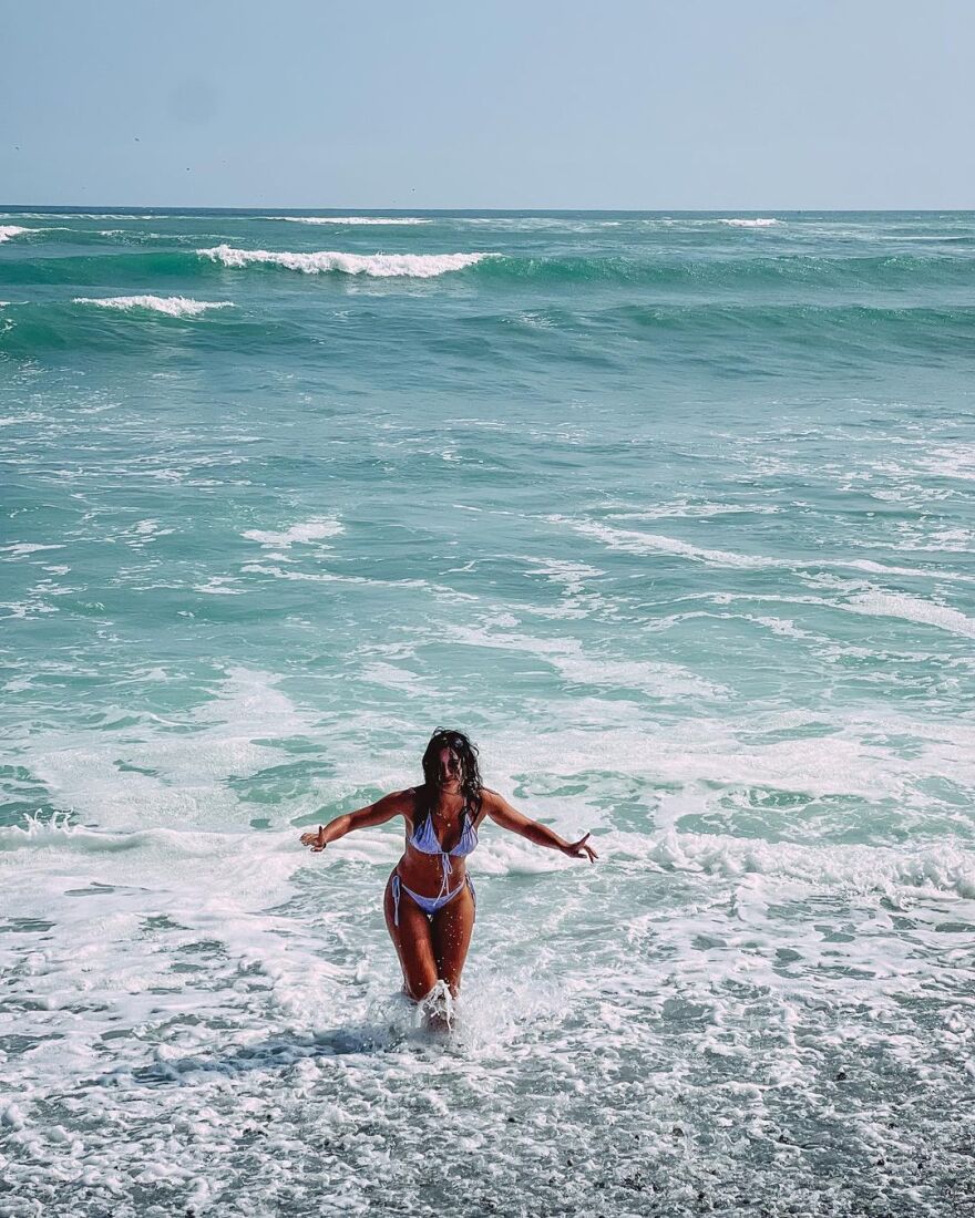 Ευγενία Σαμαρά: Αγκαλιά με ένα μωρό Αλπακά στο Περού - Δείτε φωτογραφίες