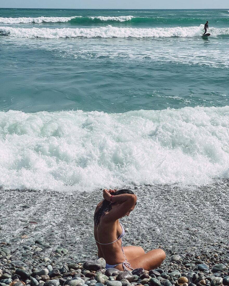 Ευγενία Σαμαρά: Αγκαλιά με ένα μωρό Αλπακά στο Περού - Δείτε φωτογραφίες