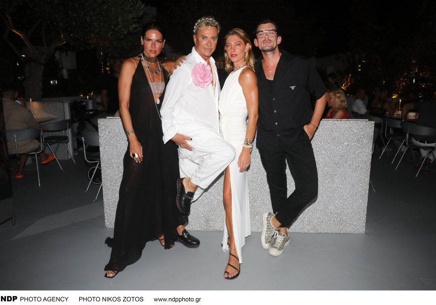 Λάκης Γαβαλάς: Φωτογραφίες από το πάρτι του στη Μύκονο