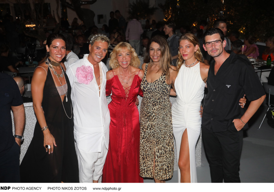 Λάκης Γαβαλάς: Φωτογραφίες από το πάρτι του στη Μύκονο