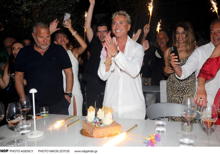 Λάκης Γαβαλάς: Φωτογραφίες από το πάρτι του στη Μύκονο