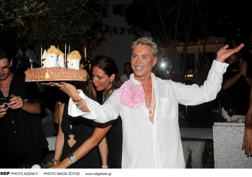 Λάκης Γαβαλάς: Φωτογραφίες από το πάρτι του στη Μύκονο