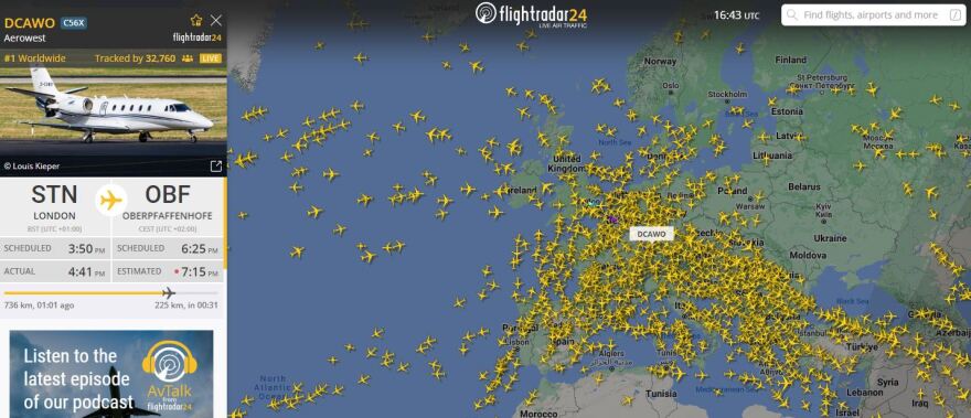 Χάρι Κέιν: Χιλιάδες κόσμου παρακολουθούν την πορεία του αεροπλάνου που τον μεταφέρει στο Μόναχο