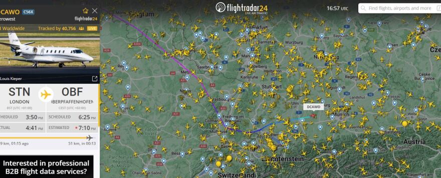 Χάρι Κέιν: Χιλιάδες κόσμου παρακολουθούν την πορεία του αεροπλάνου που τον μεταφέρει στο Μόναχο