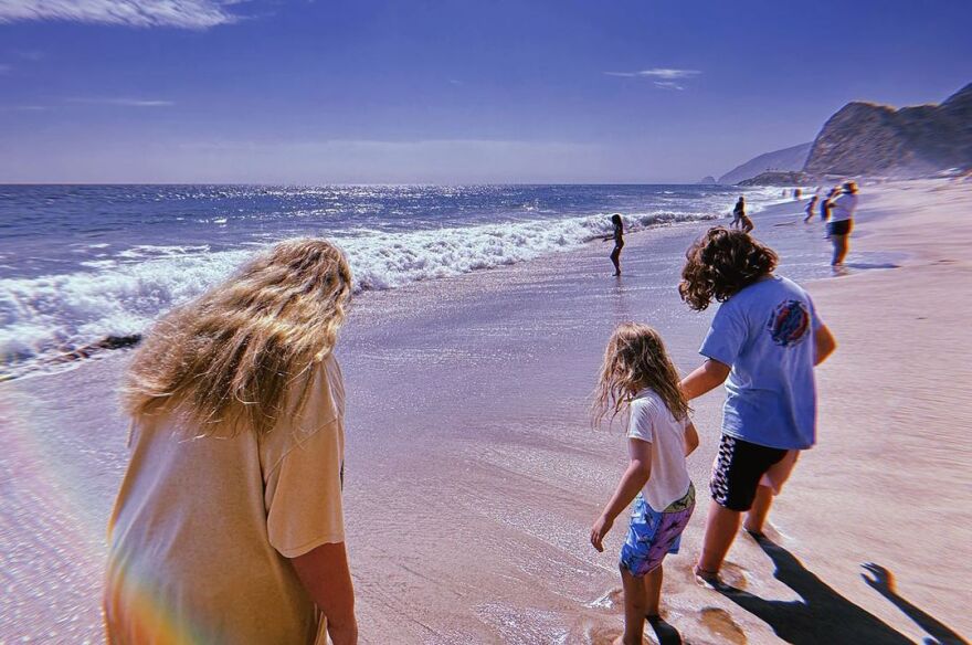 Τόρι Σπέλινγκ: Δείχνει στο κοινό της φωτογραφίες από τη νέα της ζωή στο τροχόσπιτο 
