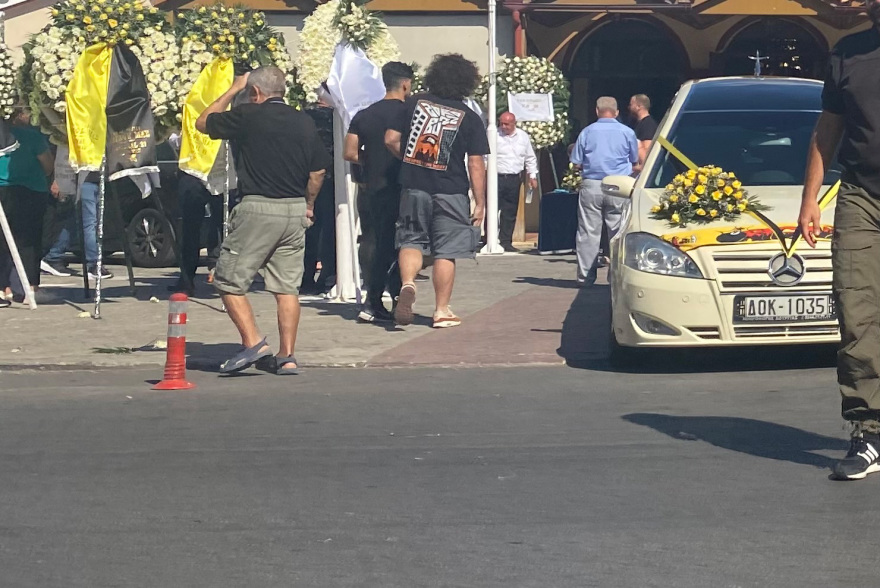 Μιχάλης Κατσουρής: «Πού σε πηγαίνουν παιδάκι μου» - Ο σπαραγμός της μητέρας του στο τελευταίο «αντίο»