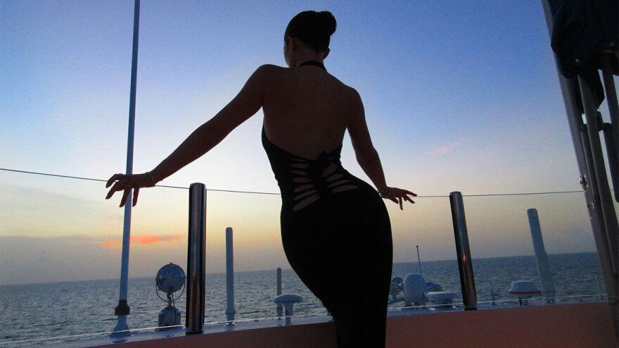 Κάιλι Τζένερ: Έγινε 26 και το γιόρτασε με σέξι μαγιό - Το «ευχαριστώ» για τις ευχές μέσα από γιοτ