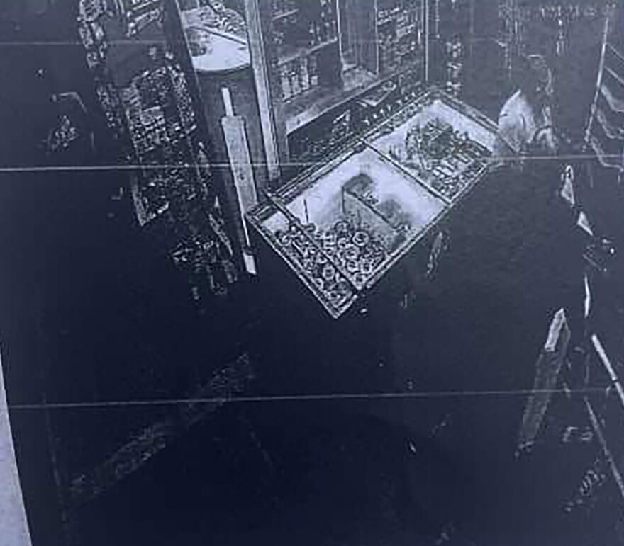 Νέα Φιλαδέλφεια: «Δεν μπορεί να ισορροπήσει, έχει ακατάσχετη αιμορραγία» - Η ανάλυση των βίντεο από τη δολοφονία του Μιχάλη