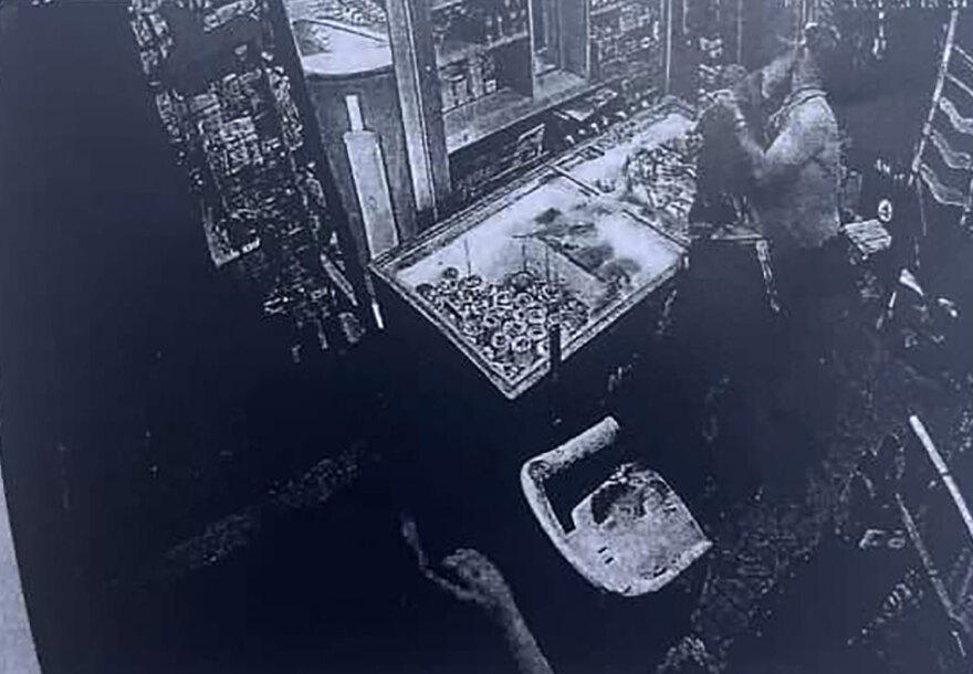 Νέα Φιλαδέλφεια: «Δεν μπορεί να ισορροπήσει, έχει ακατάσχετη αιμορραγία» - Η ανάλυση των βίντεο από τη δολοφονία του Μιχάλη