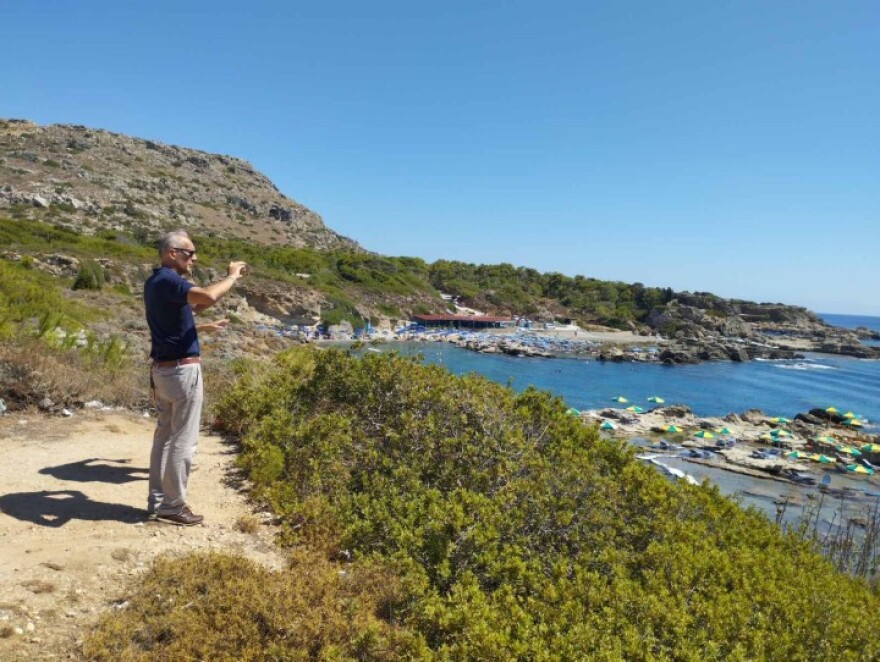 «Η λέξη φιλοξενία γεννήθηκε στη Ρόδο» - Εντυπωσιασμένος Ιταλός δημοσιογράφος από την ανάκαμψη του νησιού μετά τις φωτιές