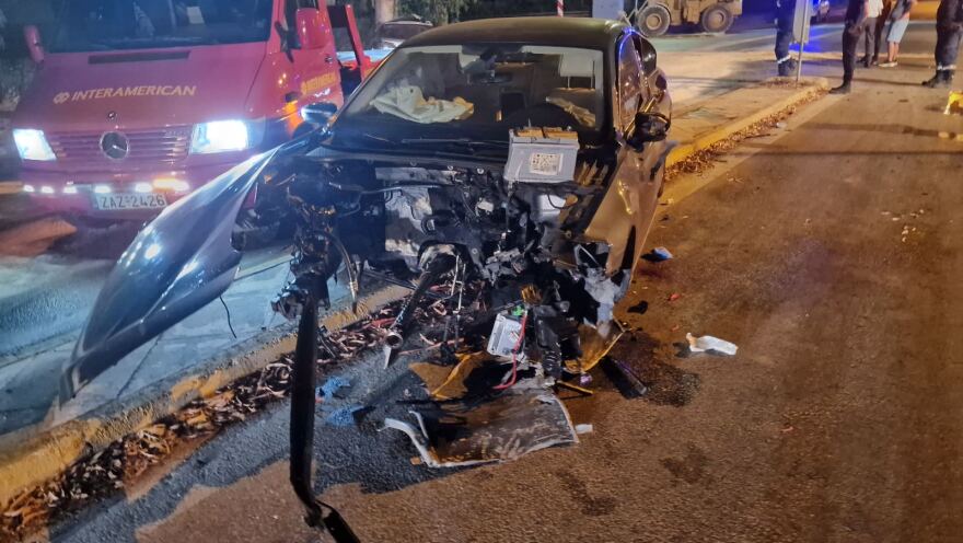 Ζάκυνθος: Νεκρός 21χρονος οδηγός - Το ΙΧ συγκρούστηκε με όχημα τετραμελούς οικογενείας (φωτογραφίες)