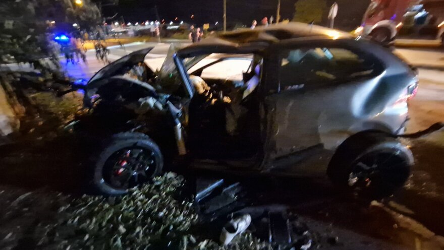 Ζάκυνθος: Νεκρός 21χρονος οδηγός - Το ΙΧ συγκρούστηκε με όχημα τετραμελούς οικογενείας (φωτογραφίες)