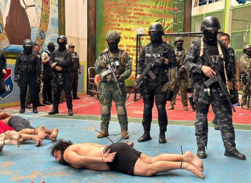 Ισημερινός: 4.000 στρατιώτες και αστυνομικοί σε επιχείρηση στη φυλακή Νούμερο 8 του Γκουαγιακίλ - Δείτε βίντεο