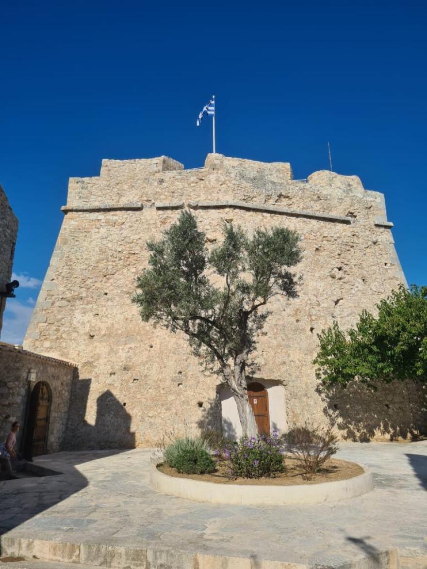 Ναύπλιο - Λίνα Μενδώνη: Στο Μπούρτζι για αυτοψία μετά την επαναλειτουργία του