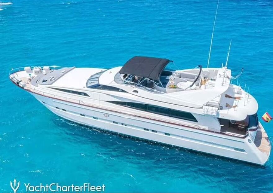 Ισπανία: Στάχτες έγινε η πολυτελής θαλαμηγός επαγγελματία παίκτη πόκερ - Δείτε βίντεο